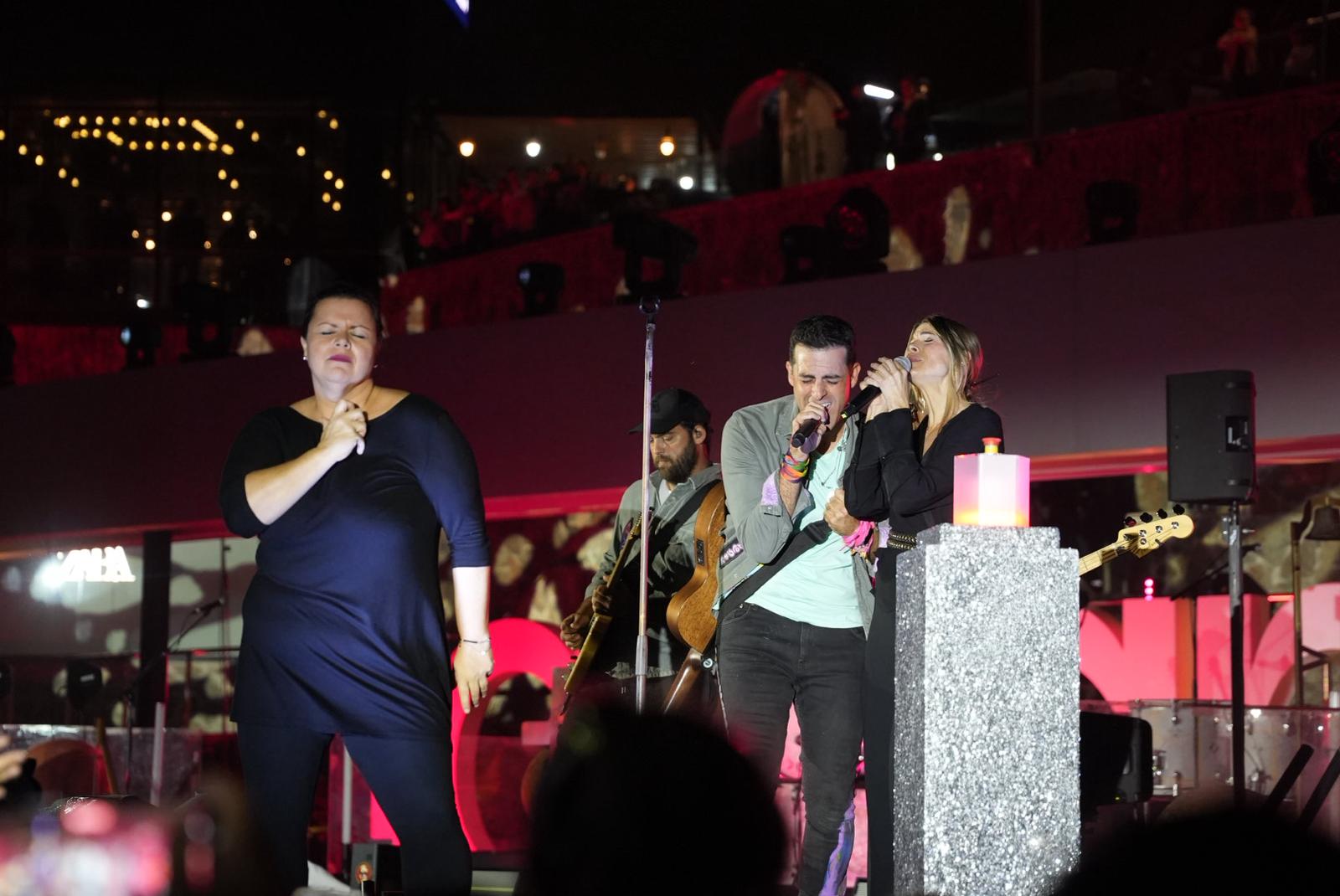 El encendido de las luces de navidad de Las Arenas, en imágenes