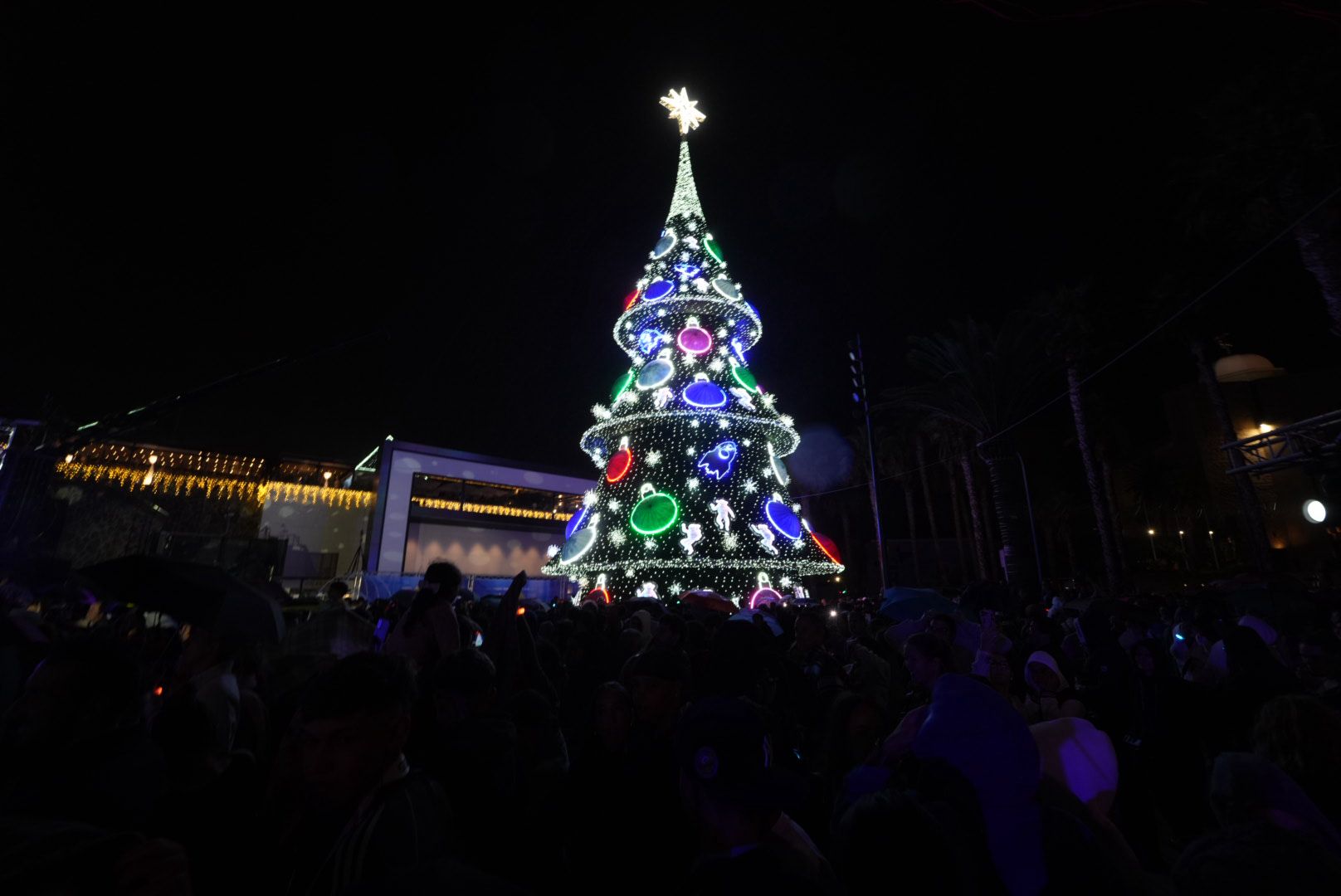 El encendido de las luces de navidad de Las Arenas, en imágenes