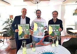 Las autoridades, en la presentación del evento.