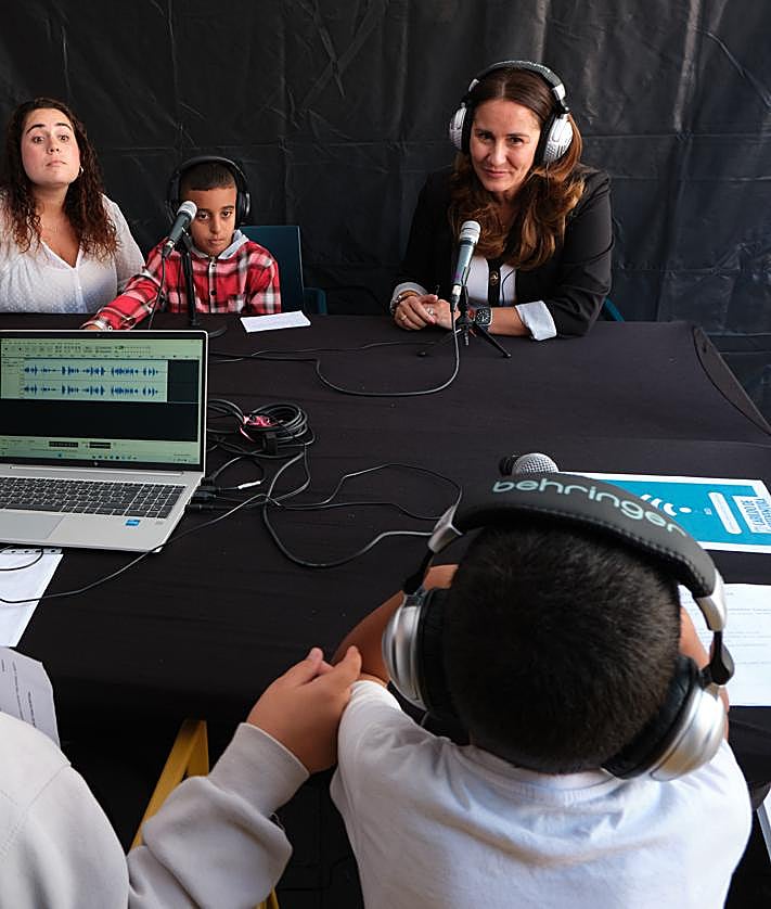 Imagen secundaria 2 - Hasta del municipio de Pájara acudieron los centros con sus radios escolares.
