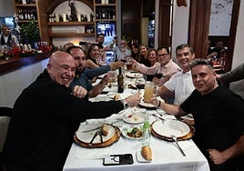 Restaurantes como La Pepa de Triana ya comienzan a servir las primeras comidas de empresas.