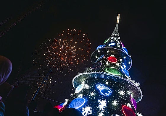 Las Arenas ilumina la ciudad con un encendido histórico y una Navidad inspirada en las estrellas