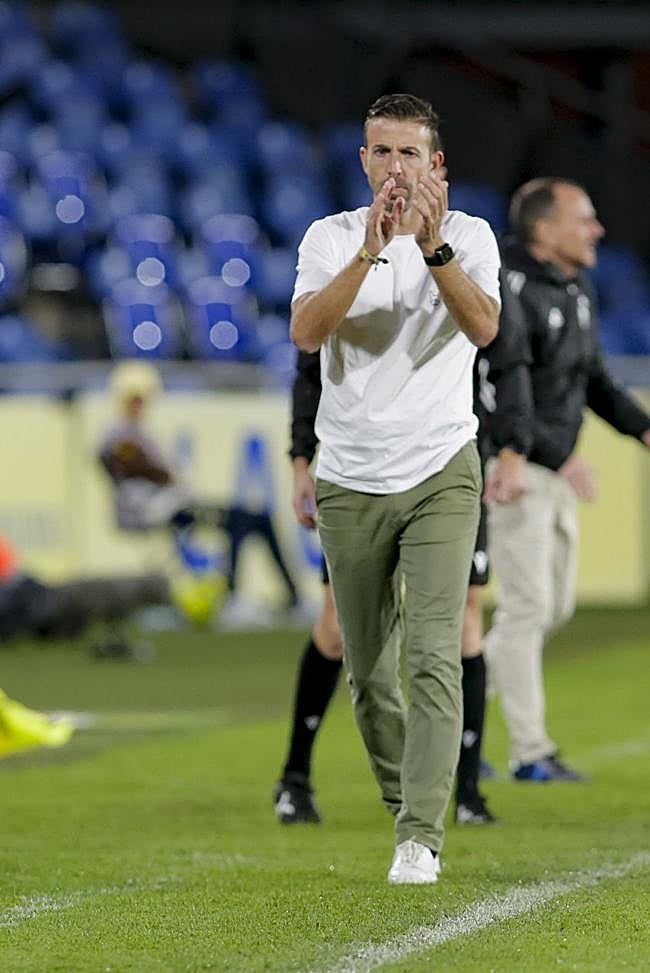 Luis García, en la banda del Gran Canaria.