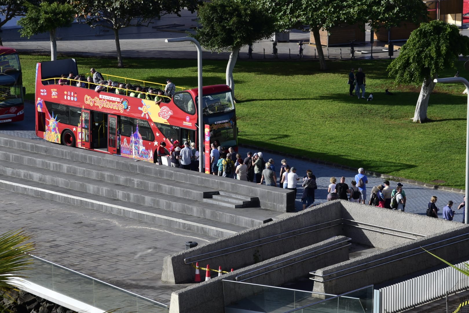 Imagen principal - 8.000 turistas en cuatro cruceros este domingo en Las Palmas de Gran Canaria