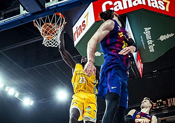 Kur Kuath machaca en el Gran Canaria Arena.