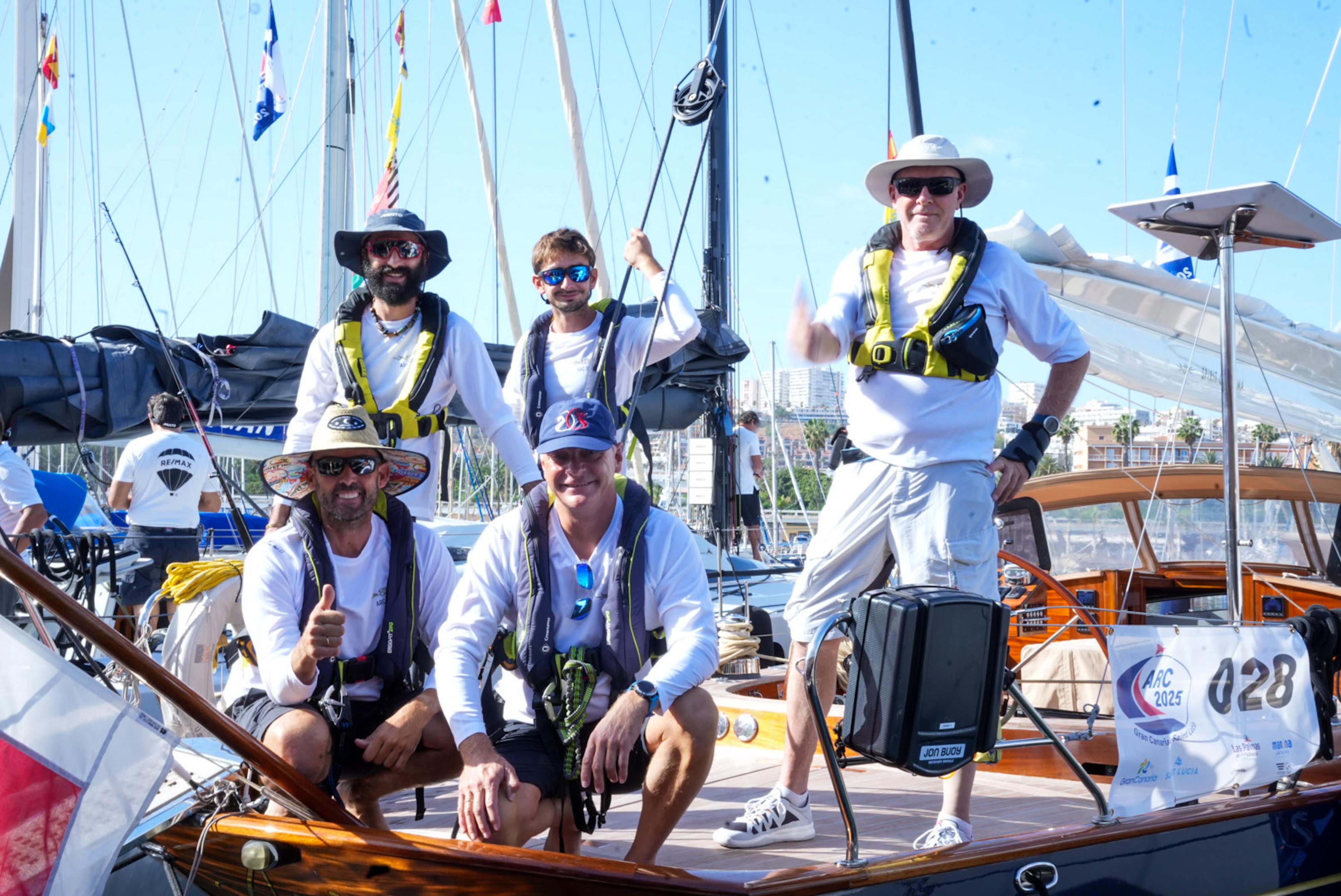 Despedida multitudinaria en la 40ª ARC: navegantes de 33 nacionalidades parten desde el Muelle Deportivo