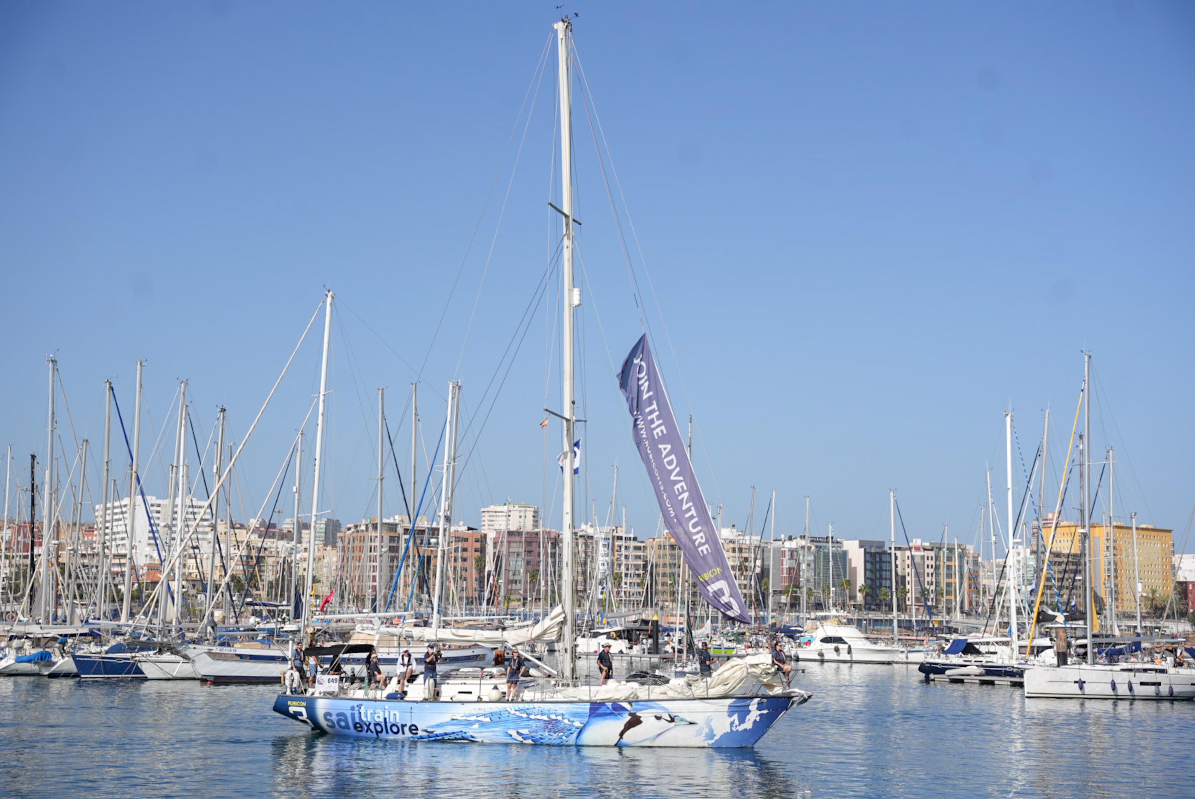 Despedida multitudinaria en la 40ª ARC: navegantes de 33 nacionalidades parten desde el Muelle Deportivo