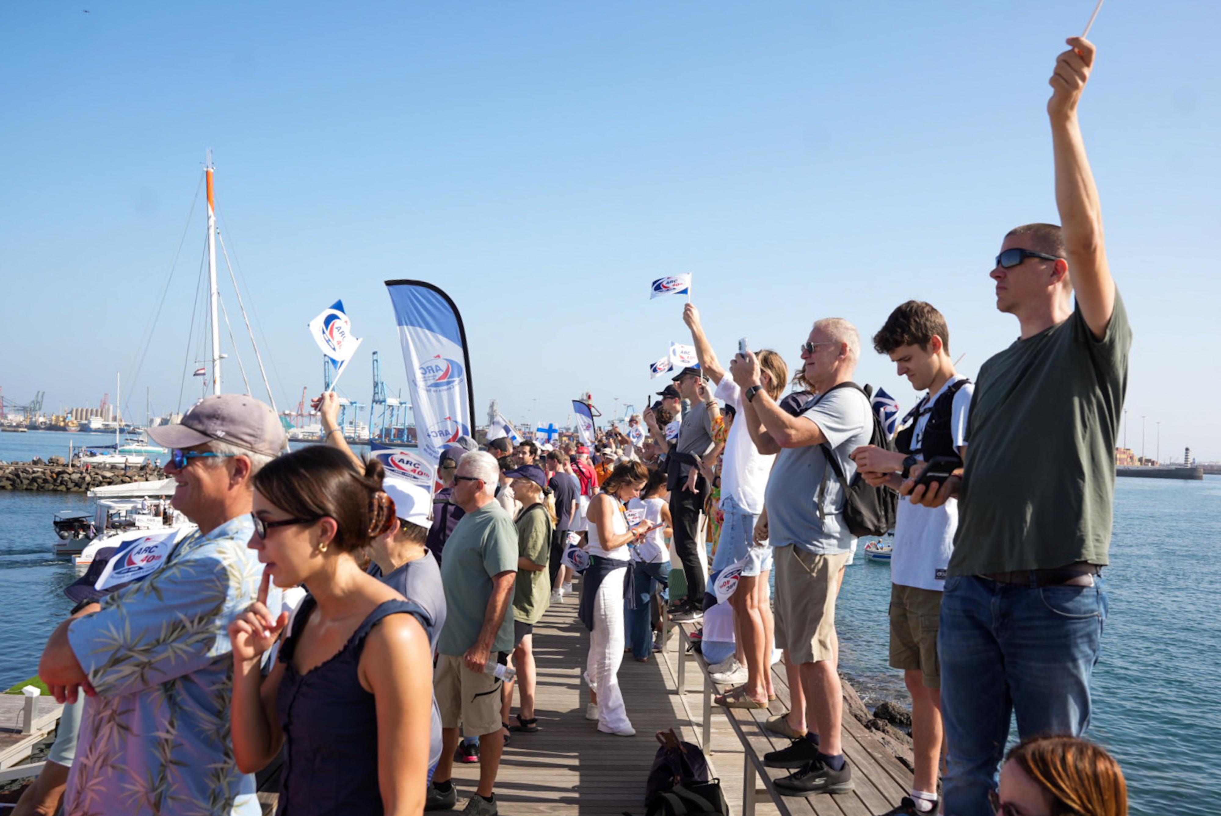 Despedida multitudinaria en la 40ª ARC: navegantes de 33 nacionalidades parten desde el Muelle Deportivo