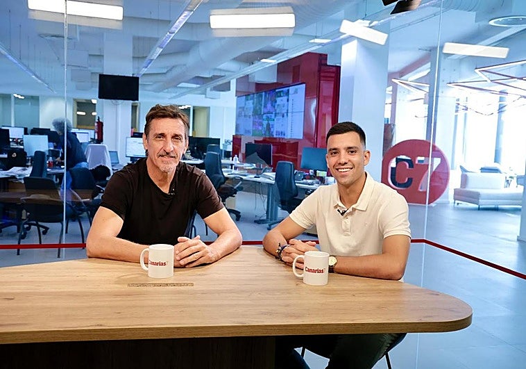 El exportero de la UD Las Palmas, Santi Calvo, junto al periodista de CANARIAS7, Daniel Armas.