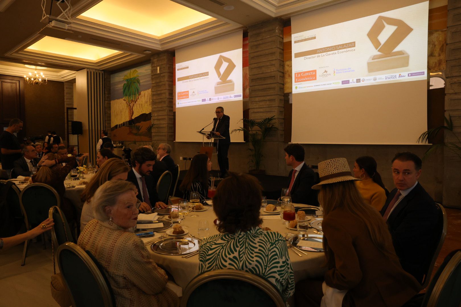 Imágenes de la entrega del I Premio Gaveta de Honor a Pedro del Castillo