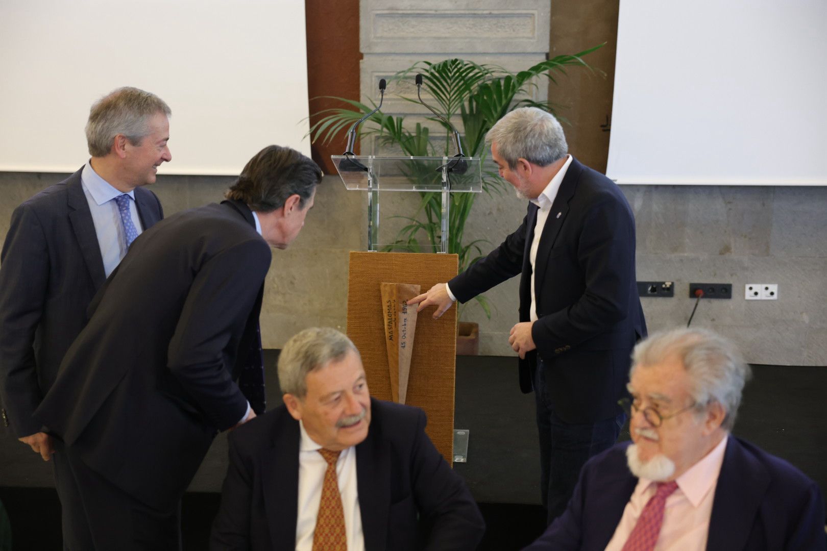 Imágenes de la entrega del I Premio Gaveta de Honor a Pedro del Castillo