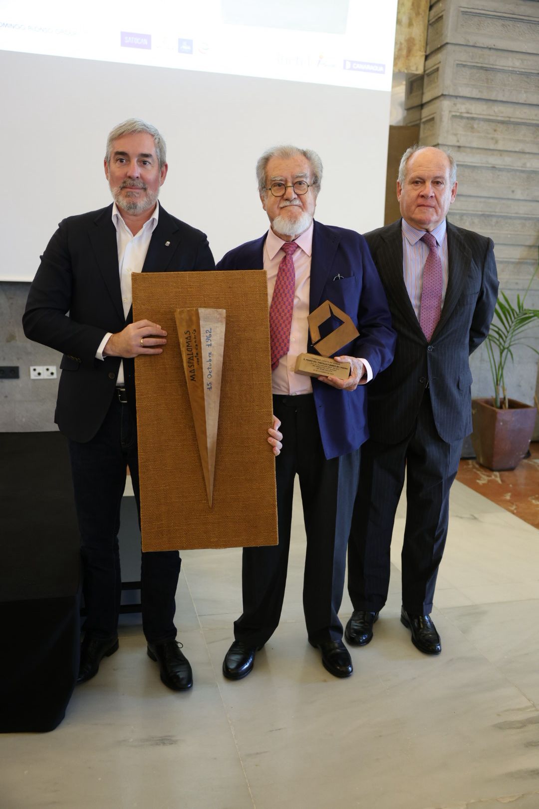 Imágenes de la entrega del I Premio Gaveta de Honor a Pedro del Castillo