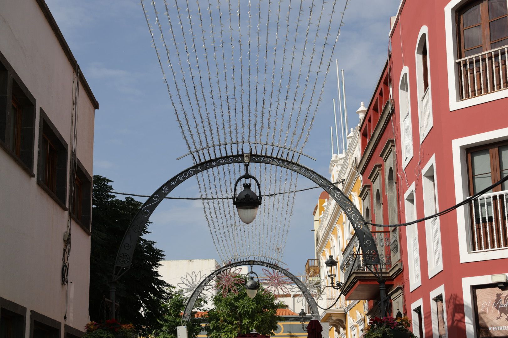 Los preparativos de Gáldar para iluminar la Navidad, en imágenes
