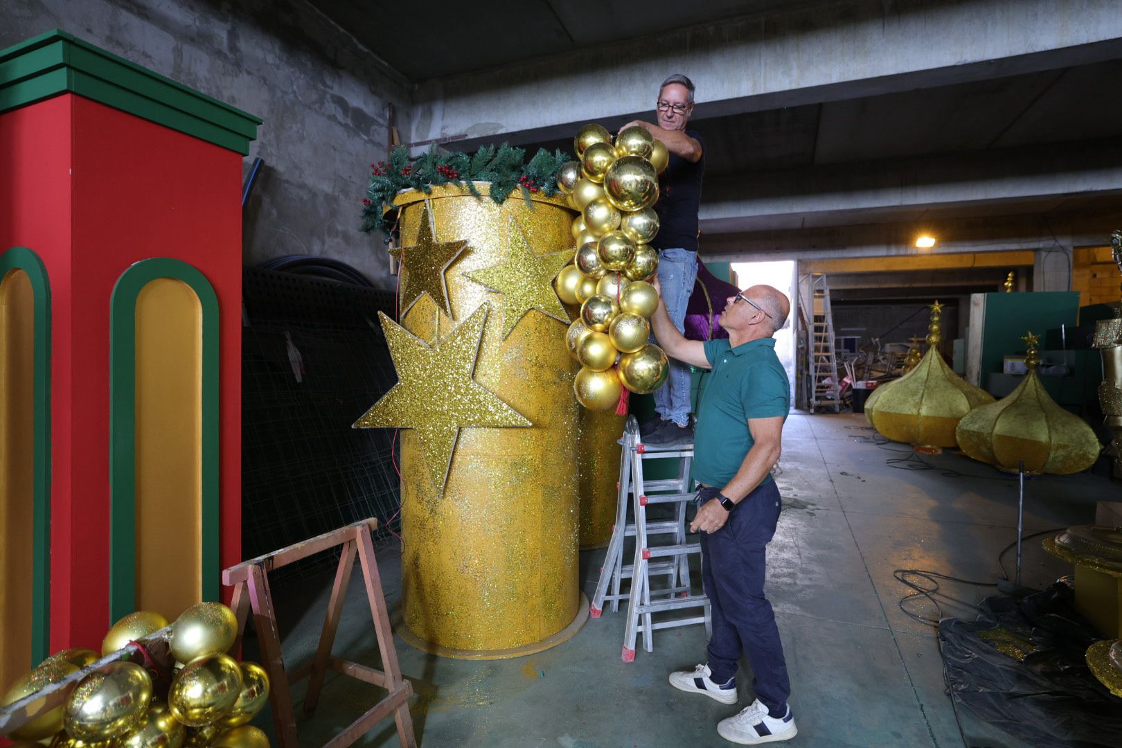 Los preparativos de Gáldar para iluminar la Navidad, en imágenes