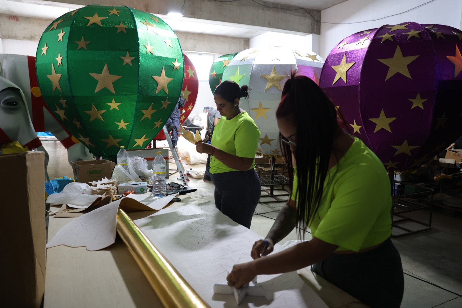 Los preparativos de Gáldar para iluminar la Navidad, en imágenes