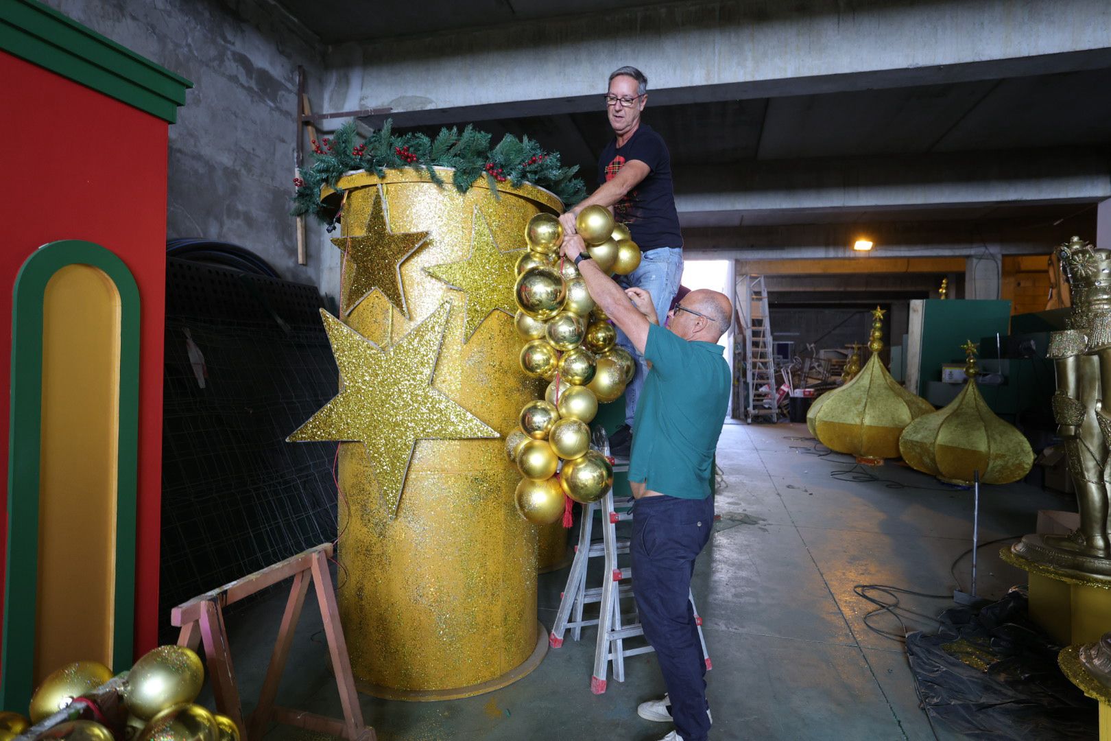 Los preparativos de Gáldar para iluminar la Navidad, en imágenes