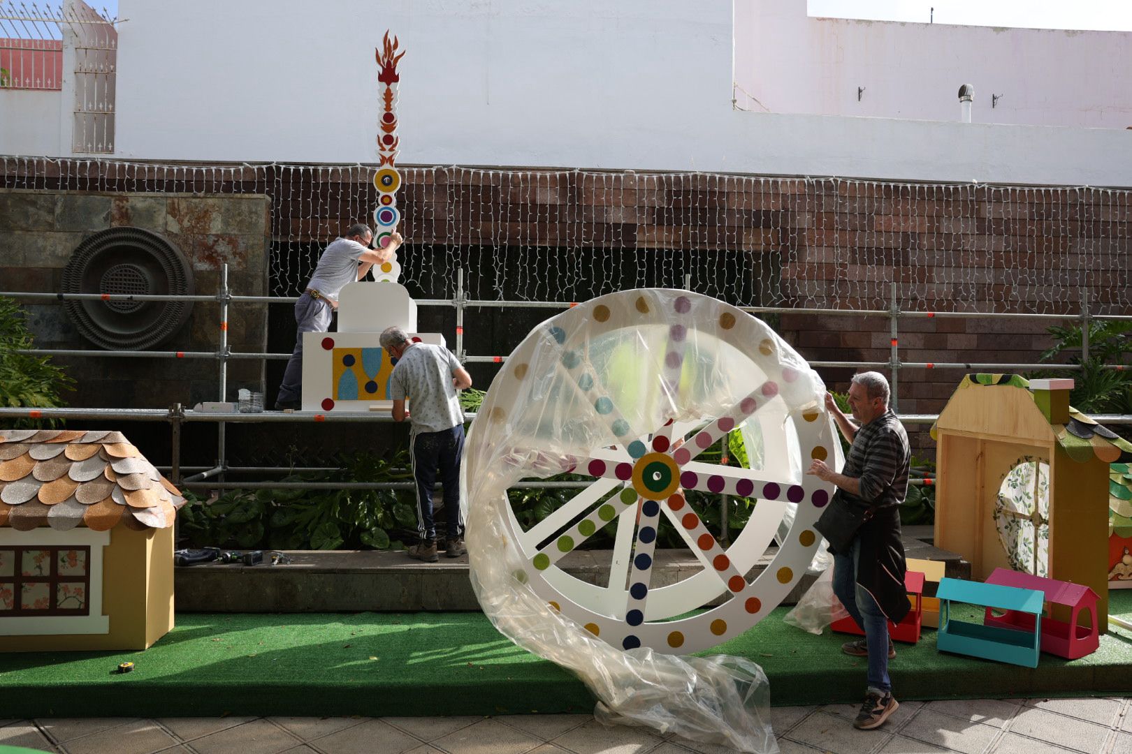 Los preparativos de Gáldar para iluminar la Navidad, en imágenes