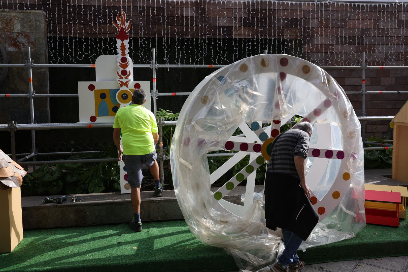 Los preparativos de Gáldar para iluminar la Navidad, en imágenes