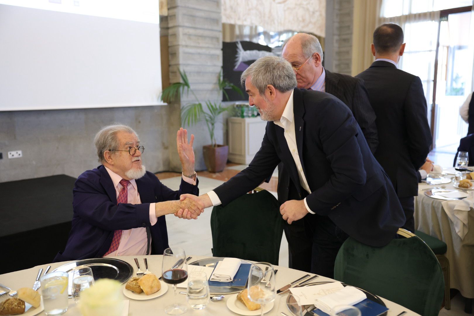 Imágenes de la entrega del I Premio Gaveta de Honor a Pedro del Castillo