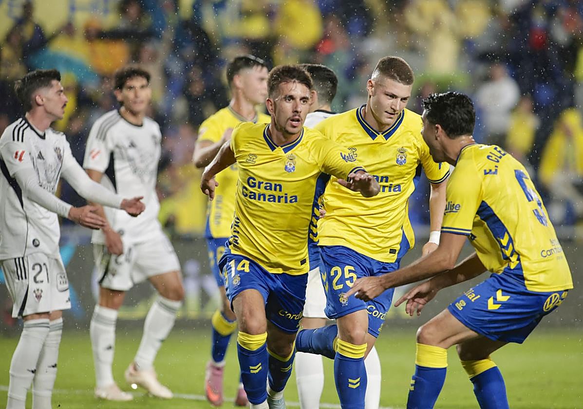 Imagen de Fuster celebrando su gol ante el Albacete BP.