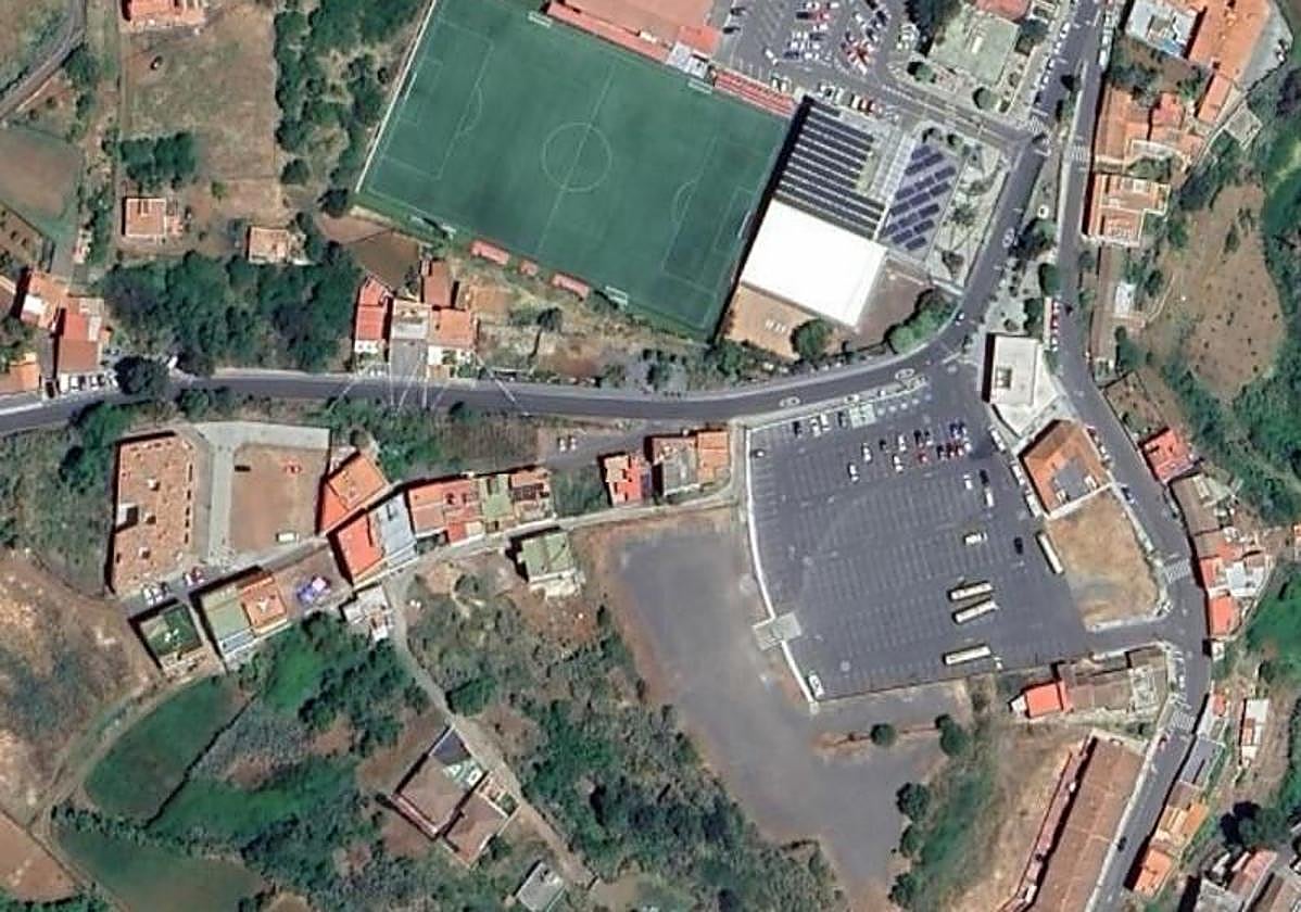 Vista aérea del aparcamiento de Hoya Viciosa en el casco urbano de San Mateo.