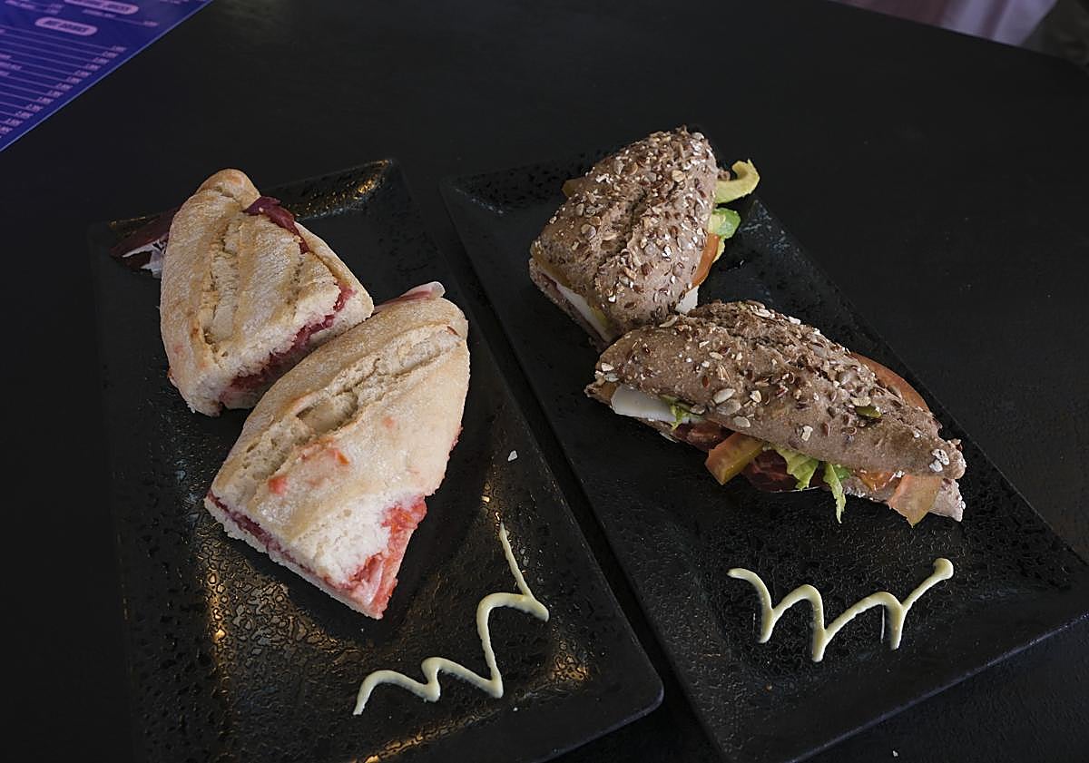 Imagen principal - Tostas, bocadillos y pulguitas de La Bulé.