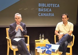 Horacio Umpiérrez y Víctor Álamo de la Rosa, durante la presentación del proyecto, este martes en el Teatro Guiniguada.