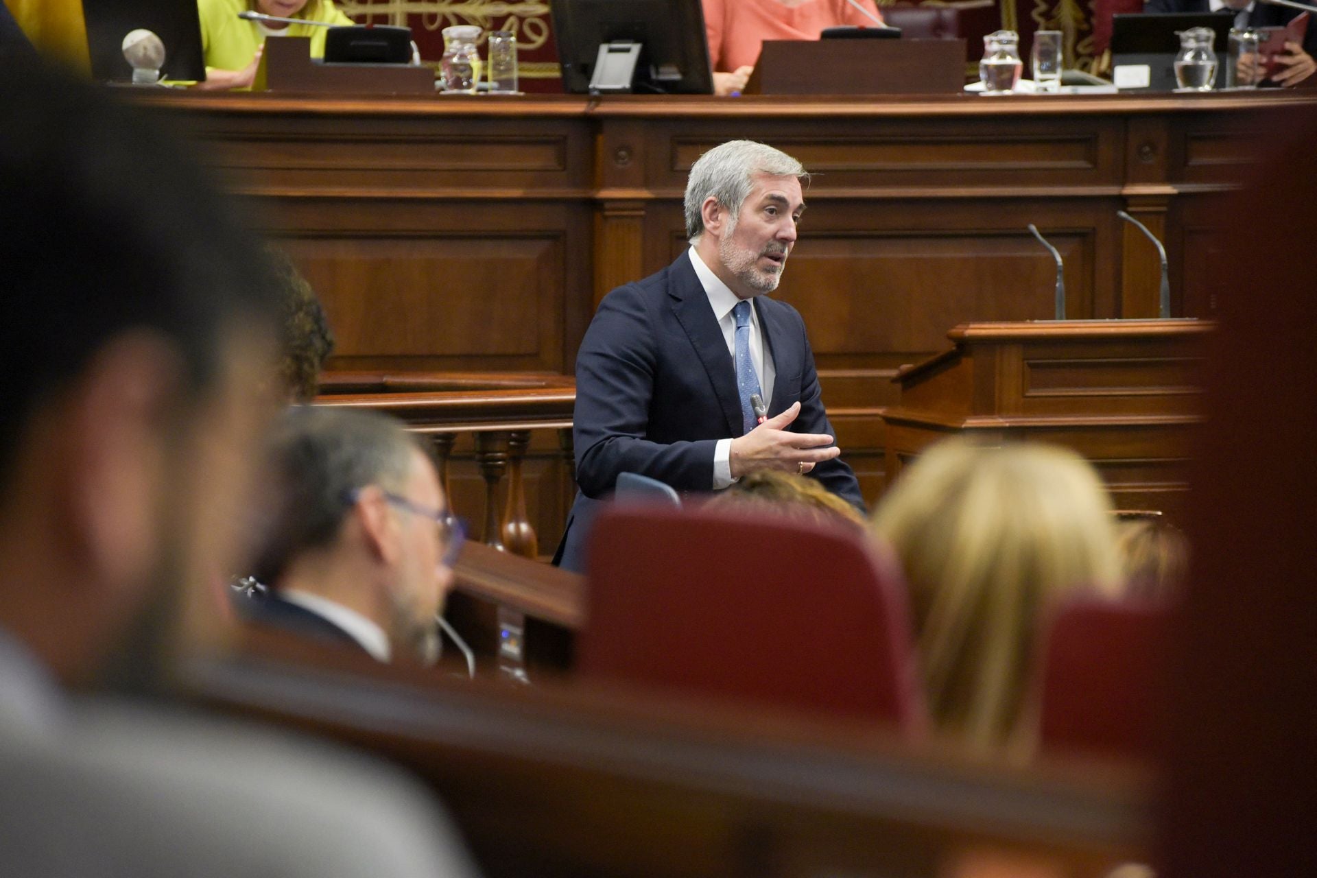 El presidente de Canarias, Fernando Clavijo, en el Parlamento.