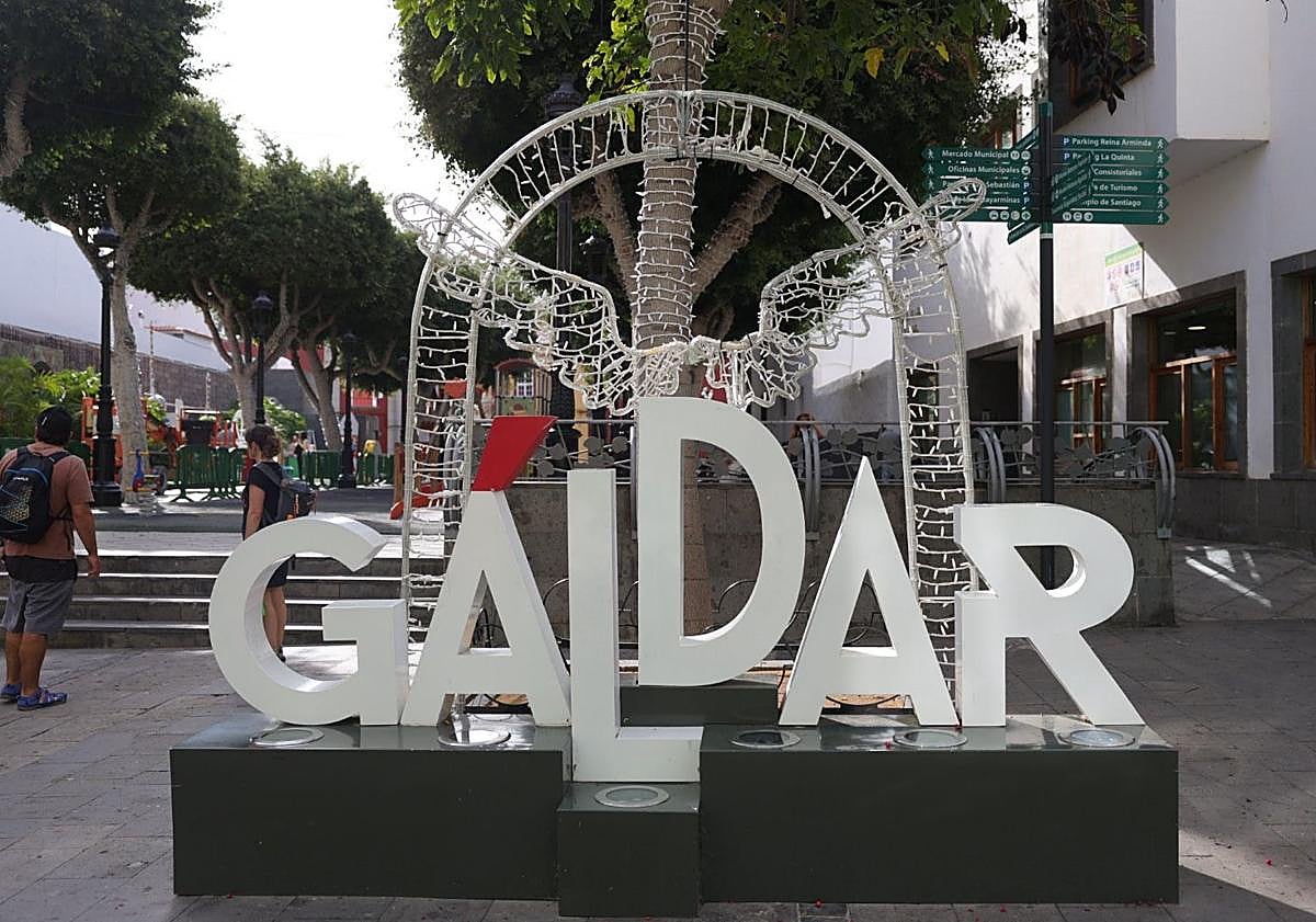 Imagen principal - La Navidad llega a Gáldar: el municipio se prepara para el gran encendido