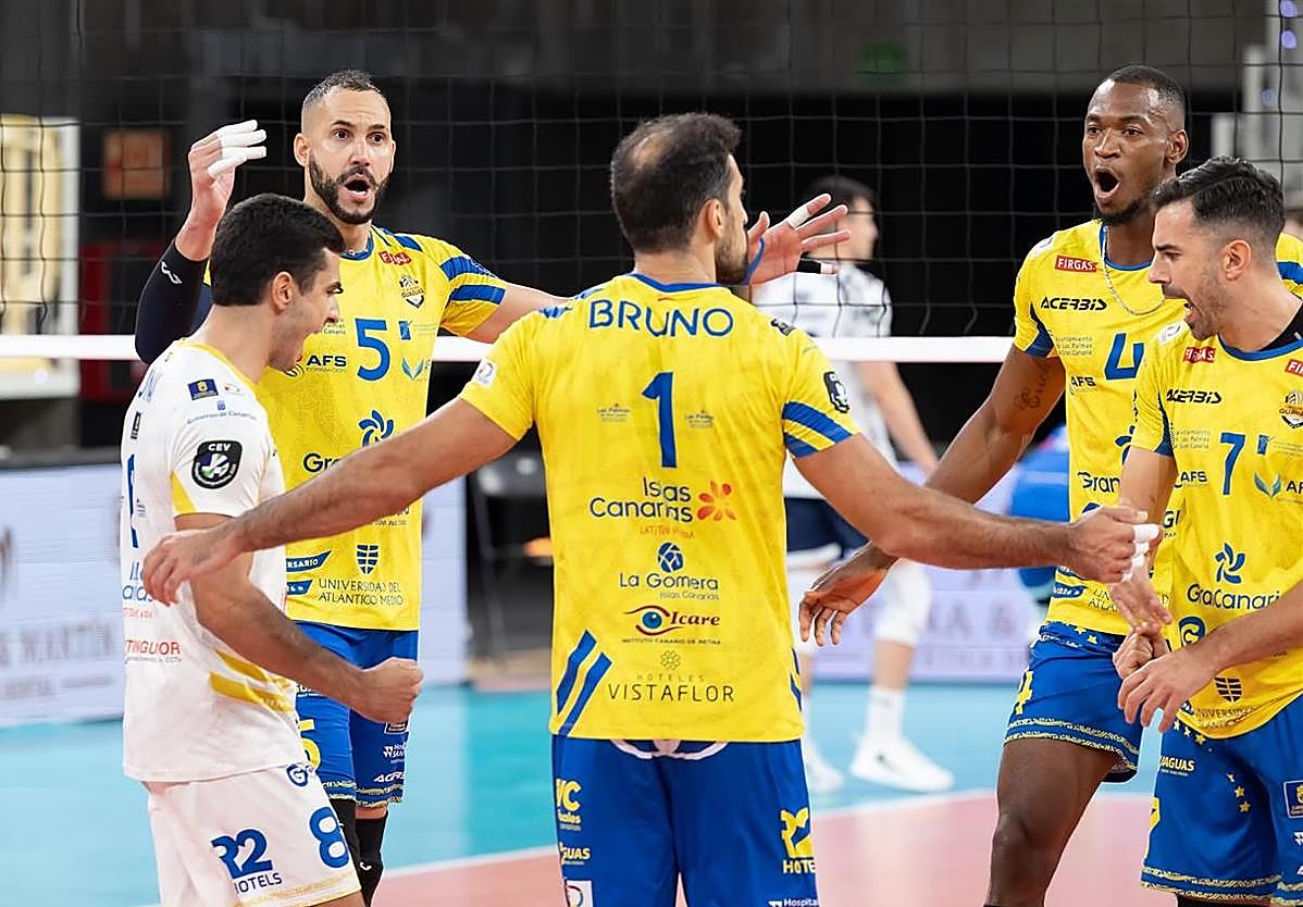 Celebración de un punto con Nico Bruno al frente.