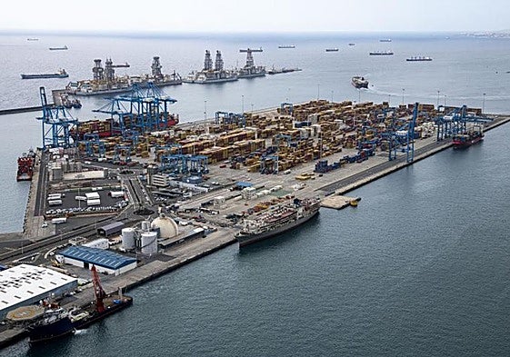 Vista aérea del Puerto de La Luz y Las Palmas