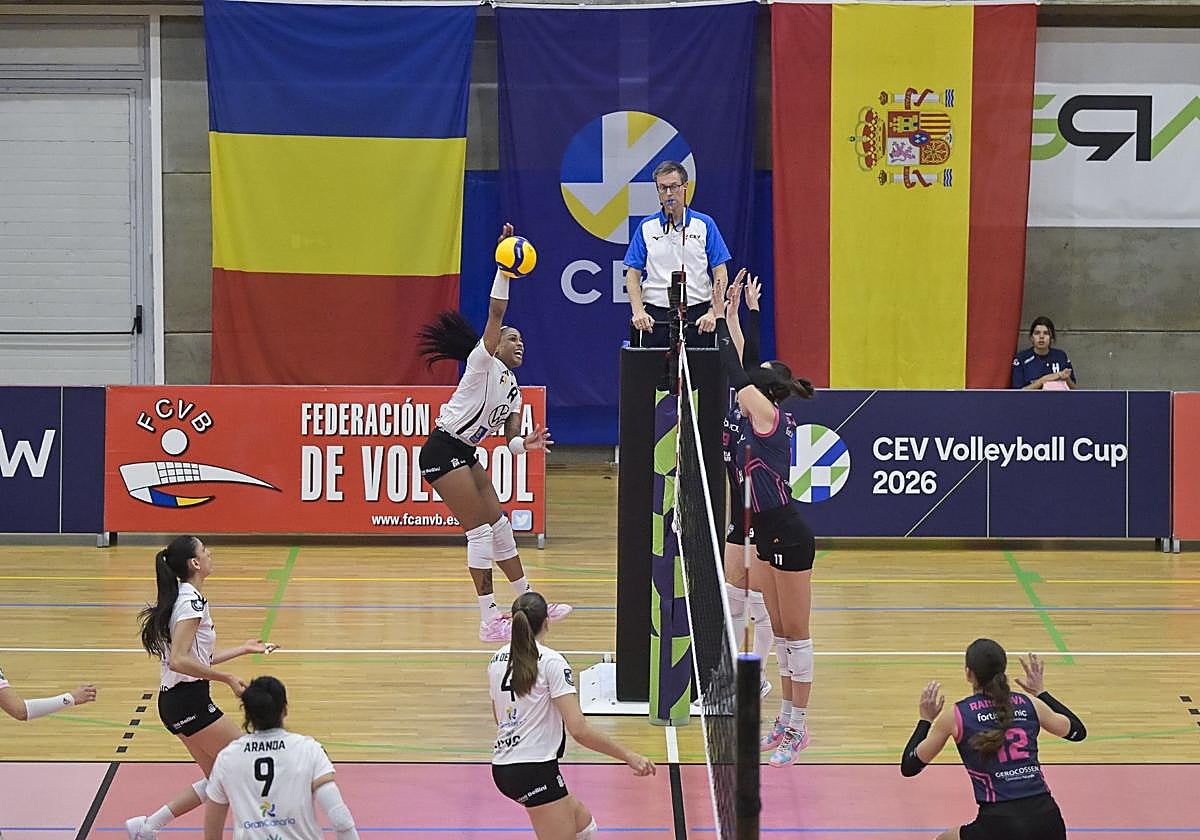 Acción ofensviva del Heidelberg en el partido ante el Voluntari.