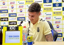 El jugador de la UD Las Palmas, Sergio Barcia, en rueda de prensa.