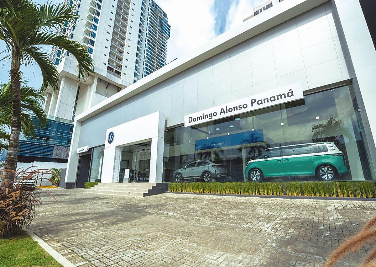 Imagen secundaria 1 - 1. Exposición de Volkswagen en el concesionario Domingo Alonso Gran Canaria. 2. Nuevo concesionario Volkswagen, inaugurado por el nuevo importador y distribuidor de la marca alemana en Panamá, Domingo Alonso Panamá. 3. Domingo Alonso Group, incluido por cuarto año consecutivo en la lista Forbes de 'Las 100 Mejores Empresas para Trabajar en España'.
