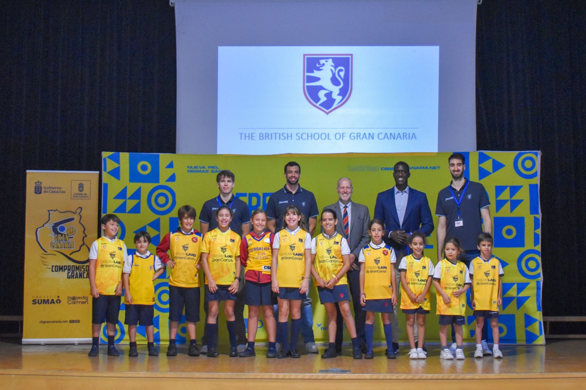 Los jugadores del Granca Eric Vila, Pierre Pelos y Eetu Heinonen visitan The British School of Gran Canaria