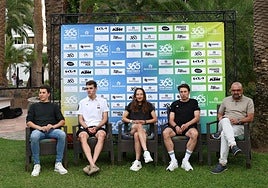 Cian Uijtdebroeks, Pavel Sivakov, Magdeleine Vallieres y Jasper Philipsen -todos ellos, enla presentación junto al consejero de Turismo, Carlos Álamo- serán algunos de los ciclistas que acompañan a Tadej Pogačar en esta semana de ciclismo por Gran Canaria.