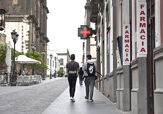 Encontrar ciertos medicamentos obliga a peregrinar por los despachos de farmacia de Canarias.