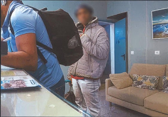 El supuesto autor de los cinco disparos a su llegada a la isla.