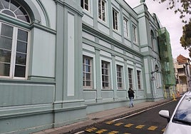 Foto de la sede institucional de la ULPGC este jueves, que cerró sus puertas y ventanas por seguridad.