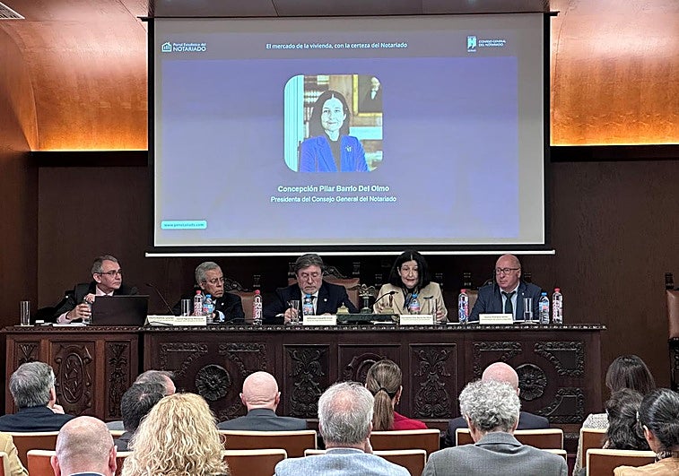 Alberto Martínez, David Figueroa, Alfonso Cavallé, Concepción Pilar Barrio del Olmo y Cesáreo Rodríguez, en el Colegio de Notarios de Canarias.