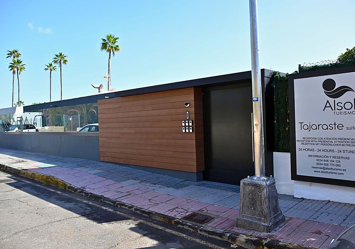 Fachada del complejo Tajaraste.