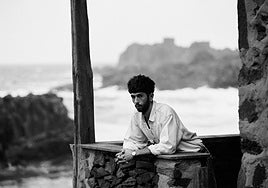 El artista multidisciplinar Bejo en una de las escenas de su cortometraje 'El Interiorista', que se compone de las ocho canciones de su nuevo álbum.