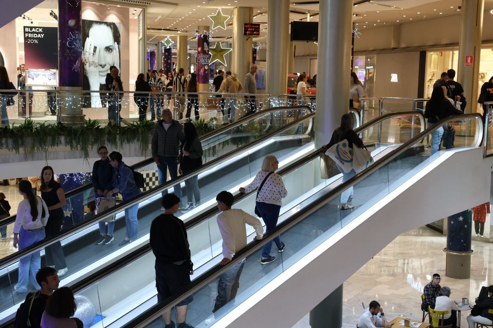 Imágenes de las compras por el Black Friday en zonas comerciales de Las Palmas de Gran Canaria
