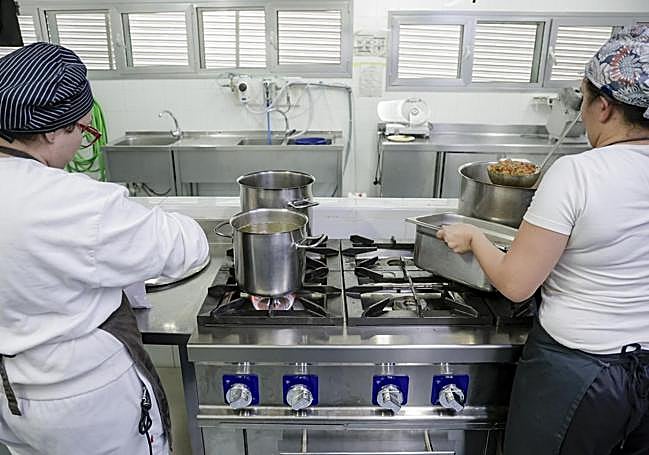 Trabajadoras de la cocina del CADI de El Tablero de Maspalomas.