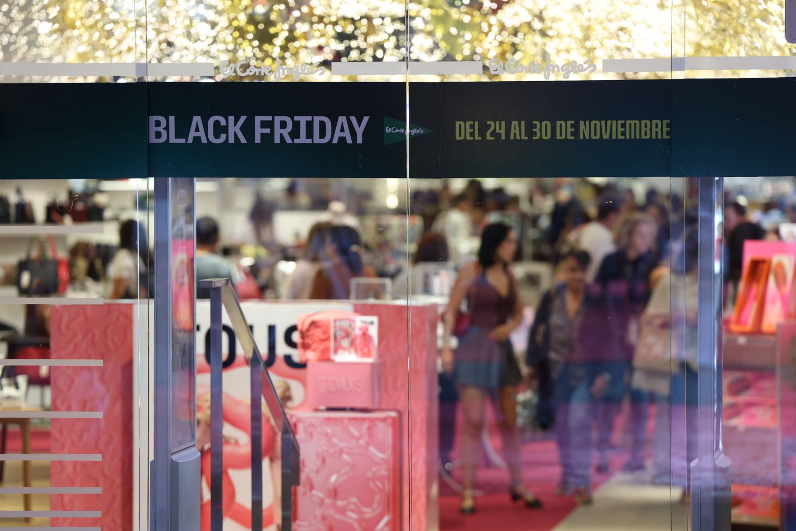 Imágenes de las compras por el Black Friday en zonas comerciales de Las Palmas de Gran Canaria