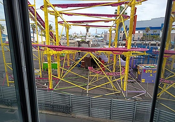 Imagen tomada por uno de los vecinos que cuestiona la cercanía de la feria a las viviendas.