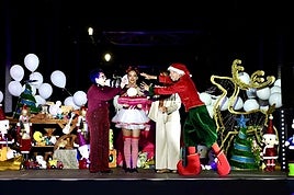 Momento del encendido de la iluminación en Vecindario.