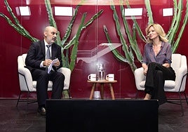 La periodista Susanna Griso, junto al director de CANARIAS7, Francisco Suárez Álamo.