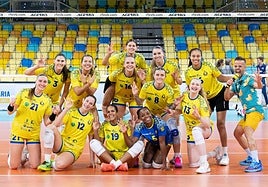 El equipo grancanario celebra su triunfo tras el partidoo.