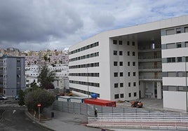 Portal del edificio de 148 viviendas de la reposición en Las Rehoyas.